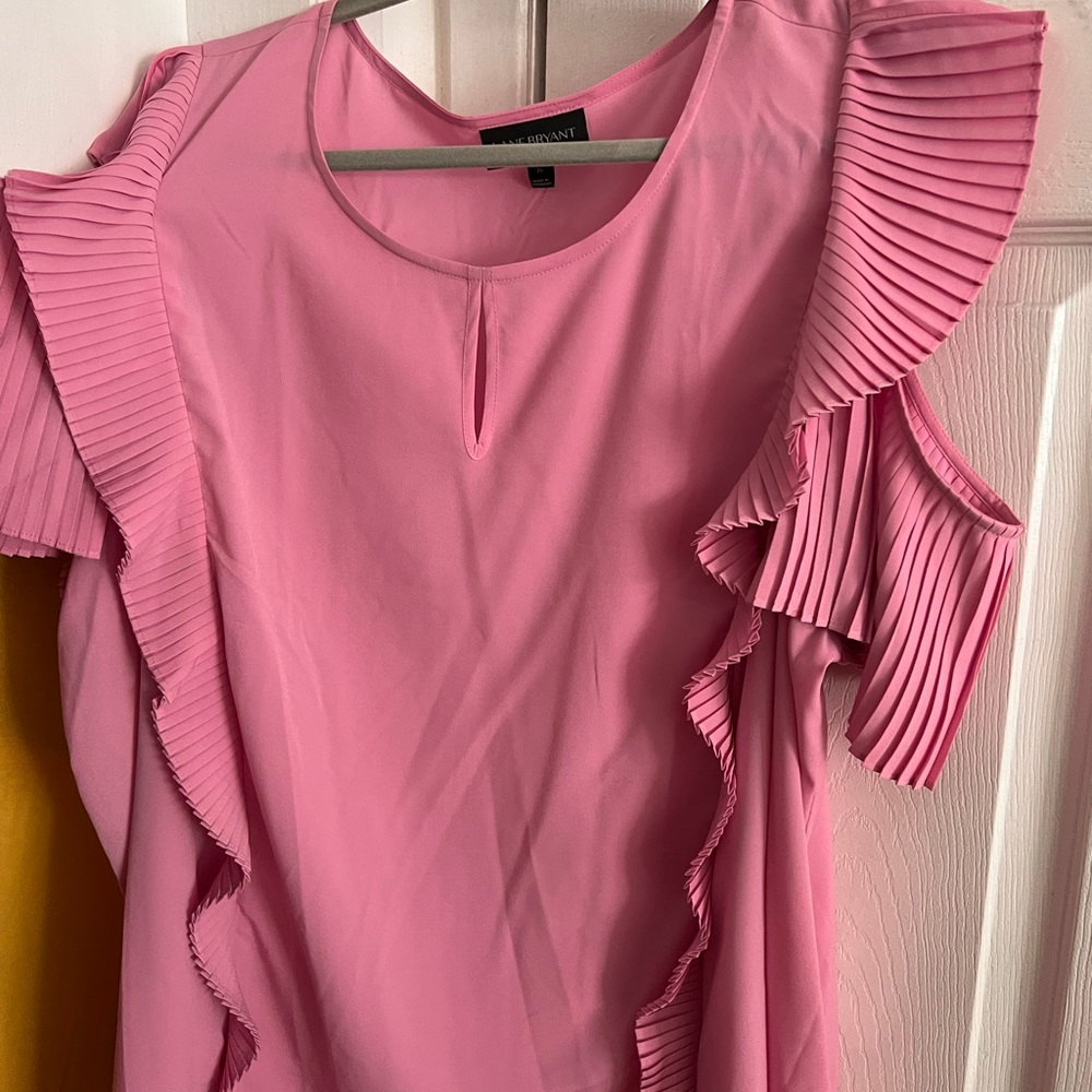 Lane Bryant pink ruffle top with peekaboo shoulders size 26 - Never Worn